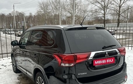 Mitsubishi Outlander III рестайлинг 3, 2015 год, 1 920 000 рублей, 3 фотография