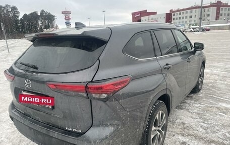 Toyota Highlander, 2021 год, 5 000 000 рублей, 4 фотография