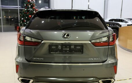 Lexus RX IV рестайлинг, 2019 год, 5 200 000 рублей, 6 фотография