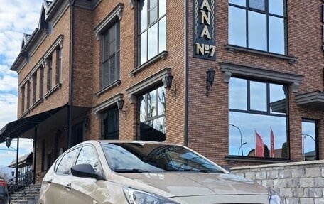 Hyundai Solaris II рестайлинг, 2011 год, 720 000 рублей, 1 фотография