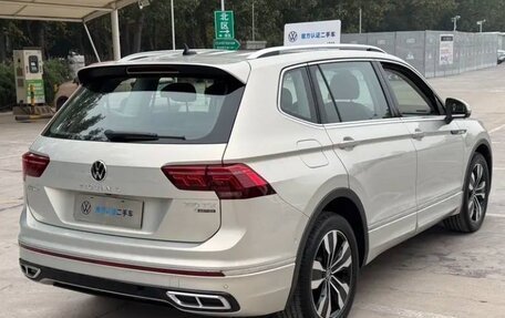 Volkswagen Tiguan II, 2022 год, 3 650 000 рублей, 6 фотография