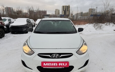 Hyundai Solaris II рестайлинг, 2011 год, 777 000 рублей, 2 фотография