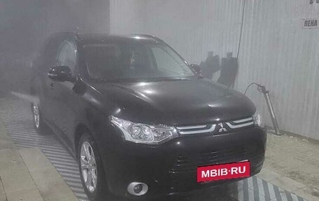 Mitsubishi Outlander III рестайлинг 3, 2012 год, 1 850 000 рублей, 3 фотография