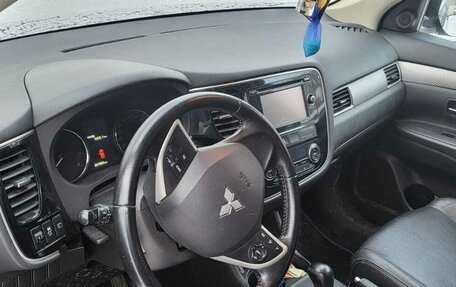 Mitsubishi Outlander III рестайлинг 3, 2012 год, 1 850 000 рублей, 19 фотография