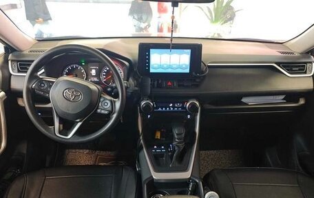 Toyota RAV4, 2021 год, 2 299 999 рублей, 4 фотография