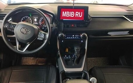 Toyota RAV4, 2021 год, 2 299 999 рублей, 8 фотография