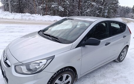 Hyundai Solaris II рестайлинг, 2011 год, 850 000 рублей, 7 фотография