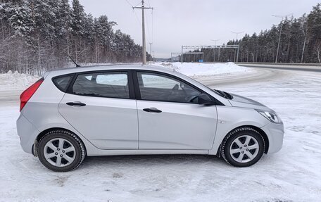 Hyundai Solaris II рестайлинг, 2011 год, 850 000 рублей, 5 фотография