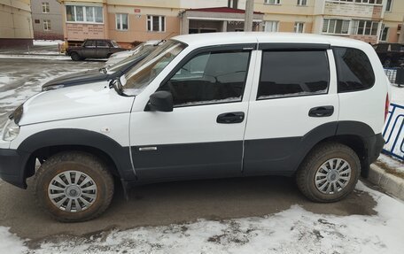 Chevrolet Niva I рестайлинг, 2018 год, 650 000 рублей, 2 фотография