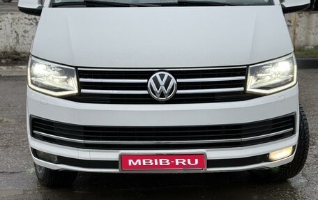 Volkswagen Multivan T6 рестайлинг, 2017 год, 4 650 000 рублей, 1 фотография