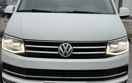 Volkswagen Multivan T6 рестайлинг, 2017 год, 4 650 000 рублей, 14 фотография