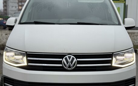 Volkswagen Multivan T6 рестайлинг, 2017 год, 4 650 000 рублей, 15 фотография