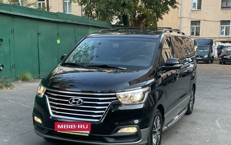 Hyundai Grand Starex Grand Starex I рестайлинг 2, 2020 год, 4 450 000 рублей, 8 фотография