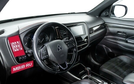 Mitsubishi Outlander III рестайлинг 3, 2021 год, 3 358 600 рублей, 11 фотография