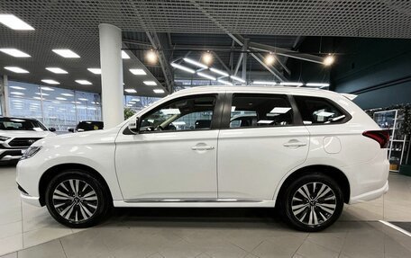 Mitsubishi Outlander III рестайлинг 3, 2022 год, 3 649 000 рублей, 4 фотография