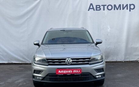 Volkswagen Tiguan II, 2017 год, 2 080 000 рублей, 2 фотография