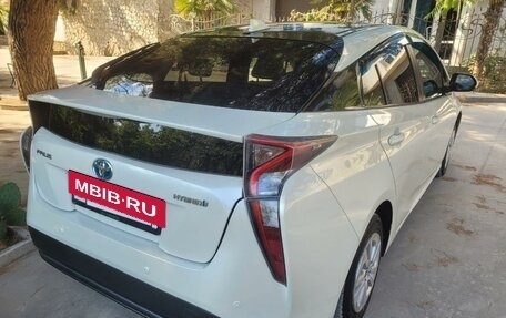 Toyota Prius IV XW50, 2017 год, 2 600 000 рублей, 3 фотография