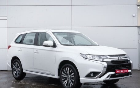 Mitsubishi Outlander III рестайлинг 3, 2022 год, 3 235 000 рублей, 1 фотография