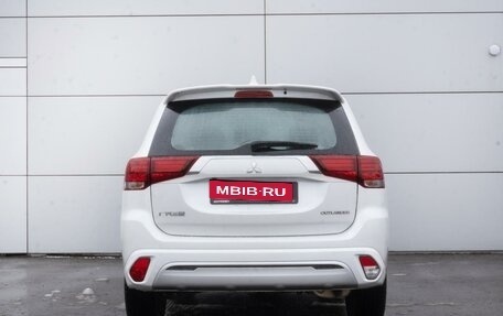 Mitsubishi Outlander III рестайлинг 3, 2022 год, 3 235 000 рублей, 4 фотография