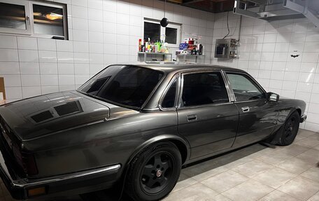 Jaguar XJ III (X350), 1987 год, 2 550 000 рублей, 1 фотография