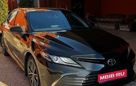 Toyota Camry, 2023 год, 3 490 000 рублей, 2 фотография