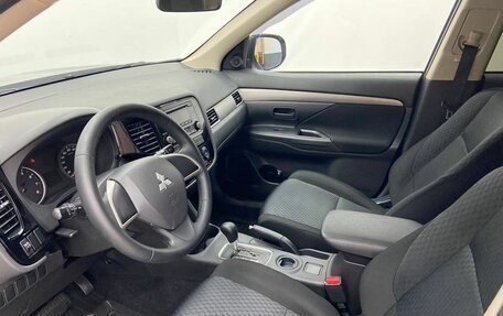 Mitsubishi Outlander III рестайлинг 3, 2013 год, 1 659 000 рублей, 9 фотография