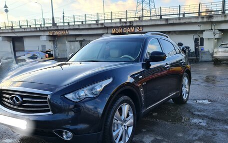 Infiniti QX70, 2015 год, 2 550 000 рублей, 13 фотография