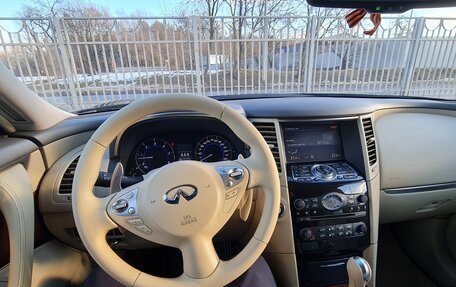 Infiniti QX70, 2015 год, 2 550 000 рублей, 19 фотография