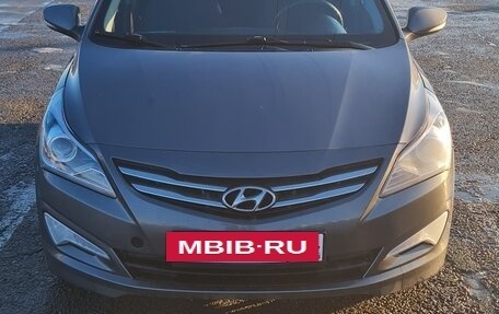 Hyundai Solaris II рестайлинг, 2015 год, 1 150 000 рублей, 2 фотография