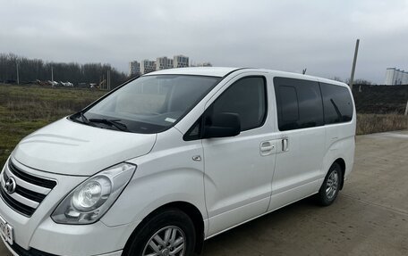 Hyundai H-1 II рестайлинг, 2016 год, 2 050 000 рублей, 2 фотография