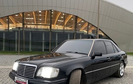 Mercedes-Benz E-Класс, 1993 год, 800 000 рублей, 2 фотография