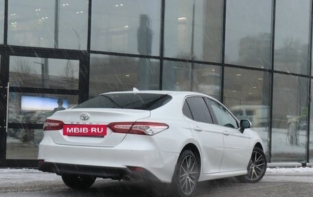 Toyota Camry, 2021 год, 3 691 000 рублей, 2 фотография