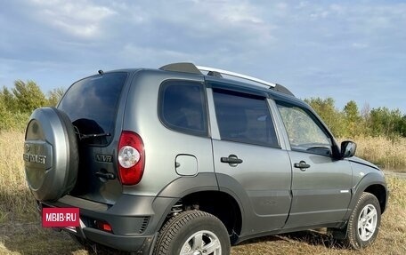 Chevrolet Niva I рестайлинг, 2015 год, 645 000 рублей, 3 фотография