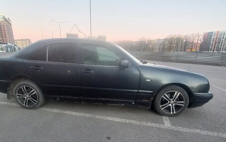 Mercedes-Benz E-Класс, 1995 год, 380 000 рублей, 3 фотография