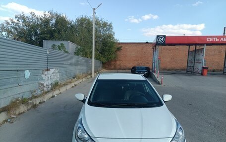 Hyundai Solaris II рестайлинг, 2012 год, 850 000 рублей, 2 фотография