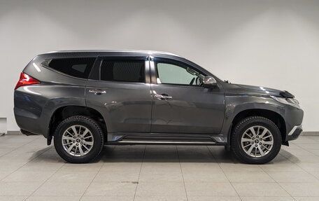 Mitsubishi Pajero Sport III рестайлинг, 2018 год, 2 990 000 рублей, 4 фотография