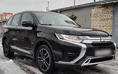 Mitsubishi Outlander III рестайлинг 3, 2019 год, 2 050 000 рублей, 3 фотография