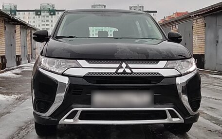 Mitsubishi Outlander III рестайлинг 3, 2019 год, 2 050 000 рублей, 8 фотография