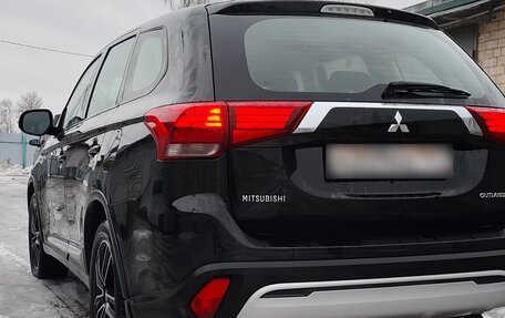 Mitsubishi Outlander III рестайлинг 3, 2019 год, 2 050 000 рублей, 2 фотография