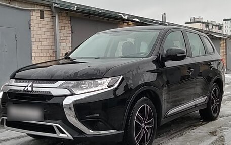 Mitsubishi Outlander III рестайлинг 3, 2019 год, 2 050 000 рублей, 5 фотография