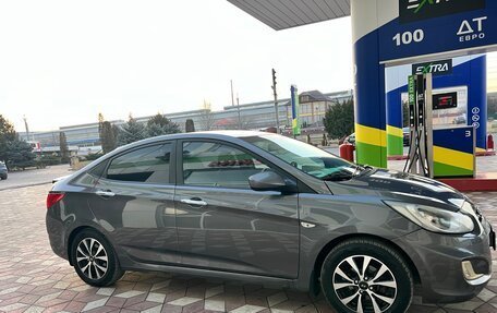 Hyundai Solaris II рестайлинг, 2012 год, 750 000 рублей, 2 фотография