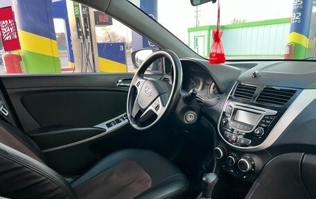 Hyundai Solaris II рестайлинг, 2012 год, 750 000 рублей, 13 фотография