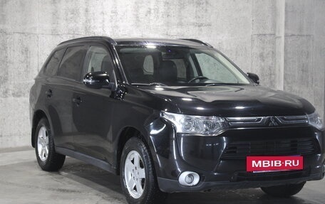 Mitsubishi Outlander III рестайлинг 3, 2013 год, 1 345 000 рублей, 3 фотография