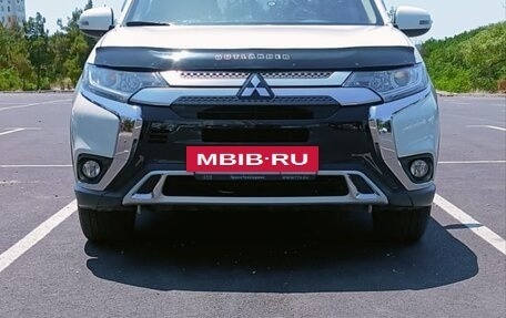 Mitsubishi Outlander III рестайлинг 3, 2019 год, 2 900 000 рублей, 2 фотография