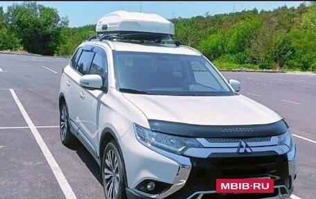 Mitsubishi Outlander III рестайлинг 3, 2019 год, 2 900 000 рублей, 7 фотография