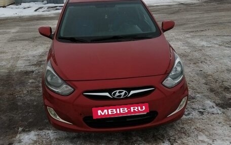 Hyundai Solaris II рестайлинг, 2011 год, 900 000 рублей, 2 фотография