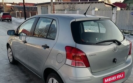 Toyota Yaris III рестайлинг, 2009 год, 625 000 рублей, 2 фотография