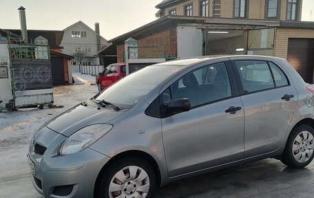 Toyota Yaris III рестайлинг, 2009 год, 625 000 рублей, 10 фотография