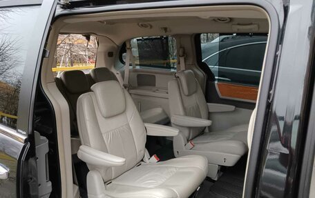 Chrysler Voyager IV, 2008 год, 1 800 000 рублей, 13 фотография