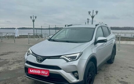 Toyota RAV4, 2017 год, 2 980 000 рублей, 2 фотография